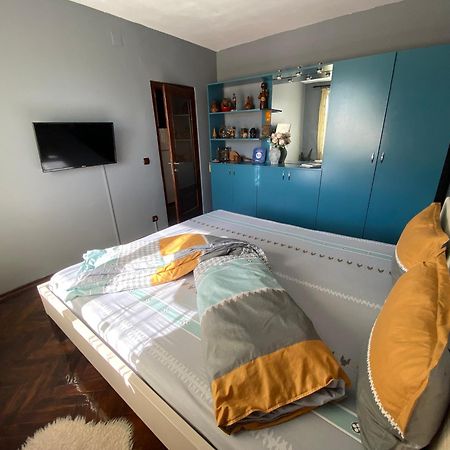 Comfort Home Apartment 2 Petrozsény Kültér fotó