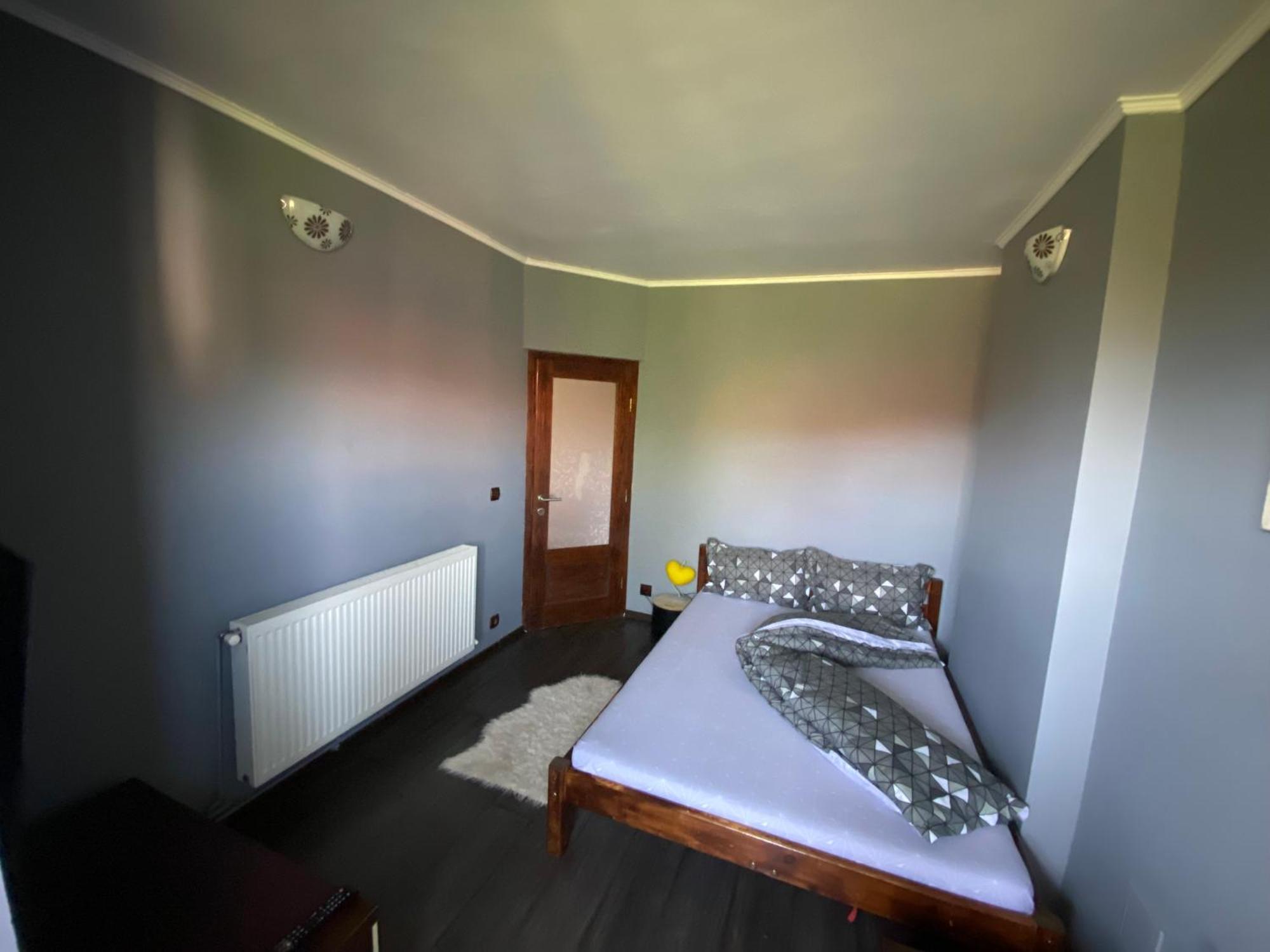 Comfort Home Apartment 2 Petrozsény Kültér fotó