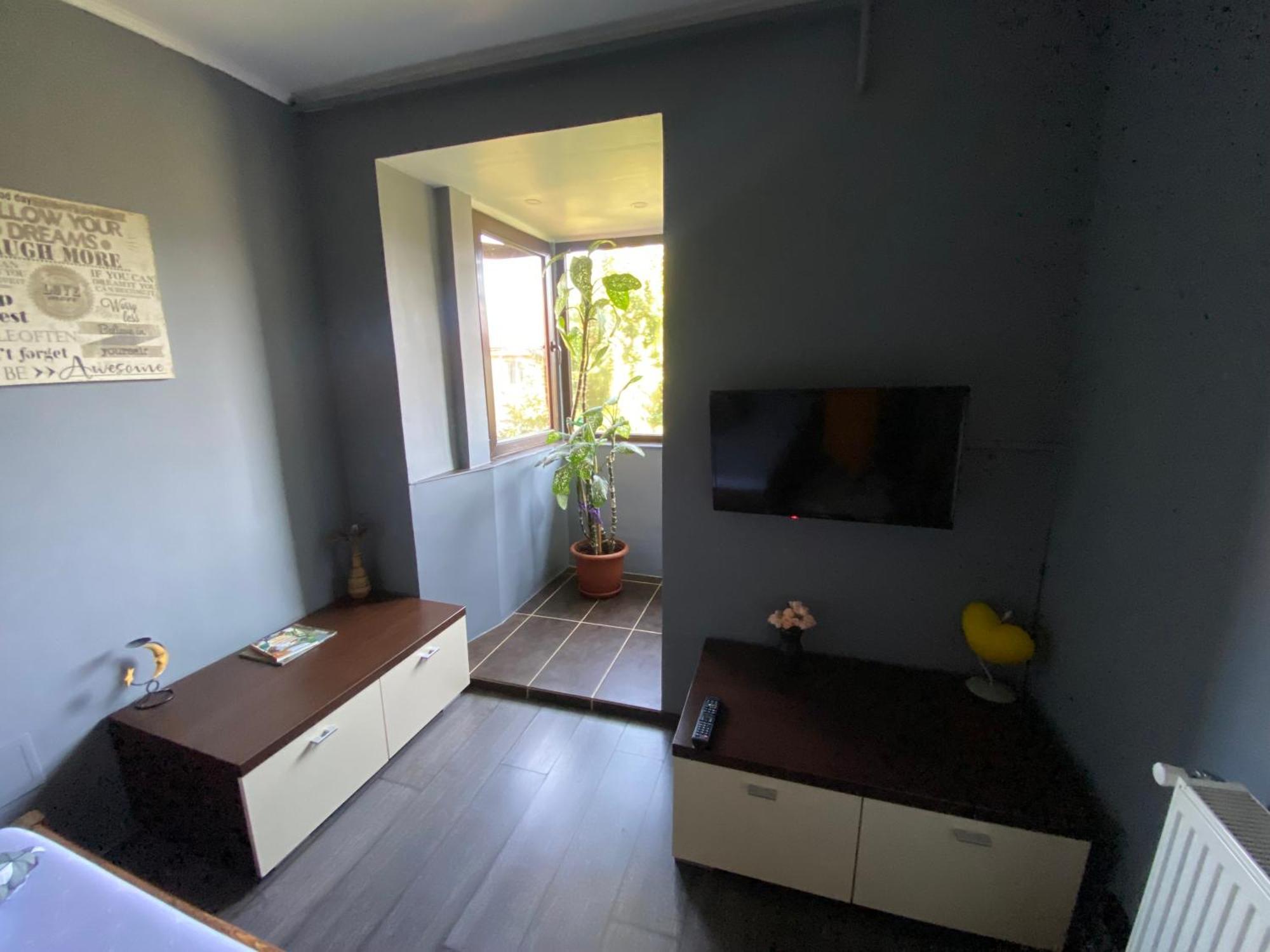 Comfort Home Apartment 2 Petrozsény Kültér fotó