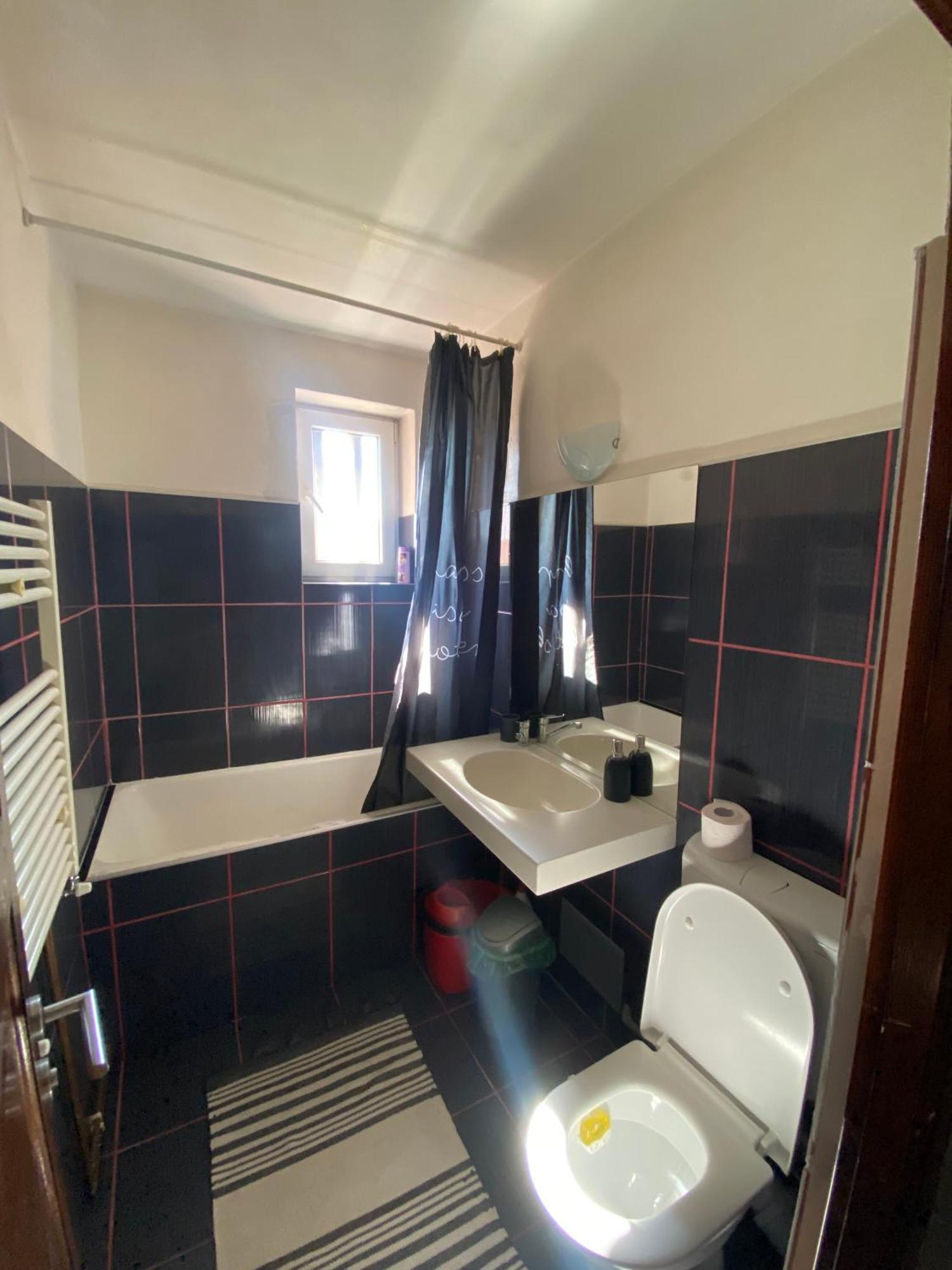Comfort Home Apartment 2 Petrozsény Kültér fotó