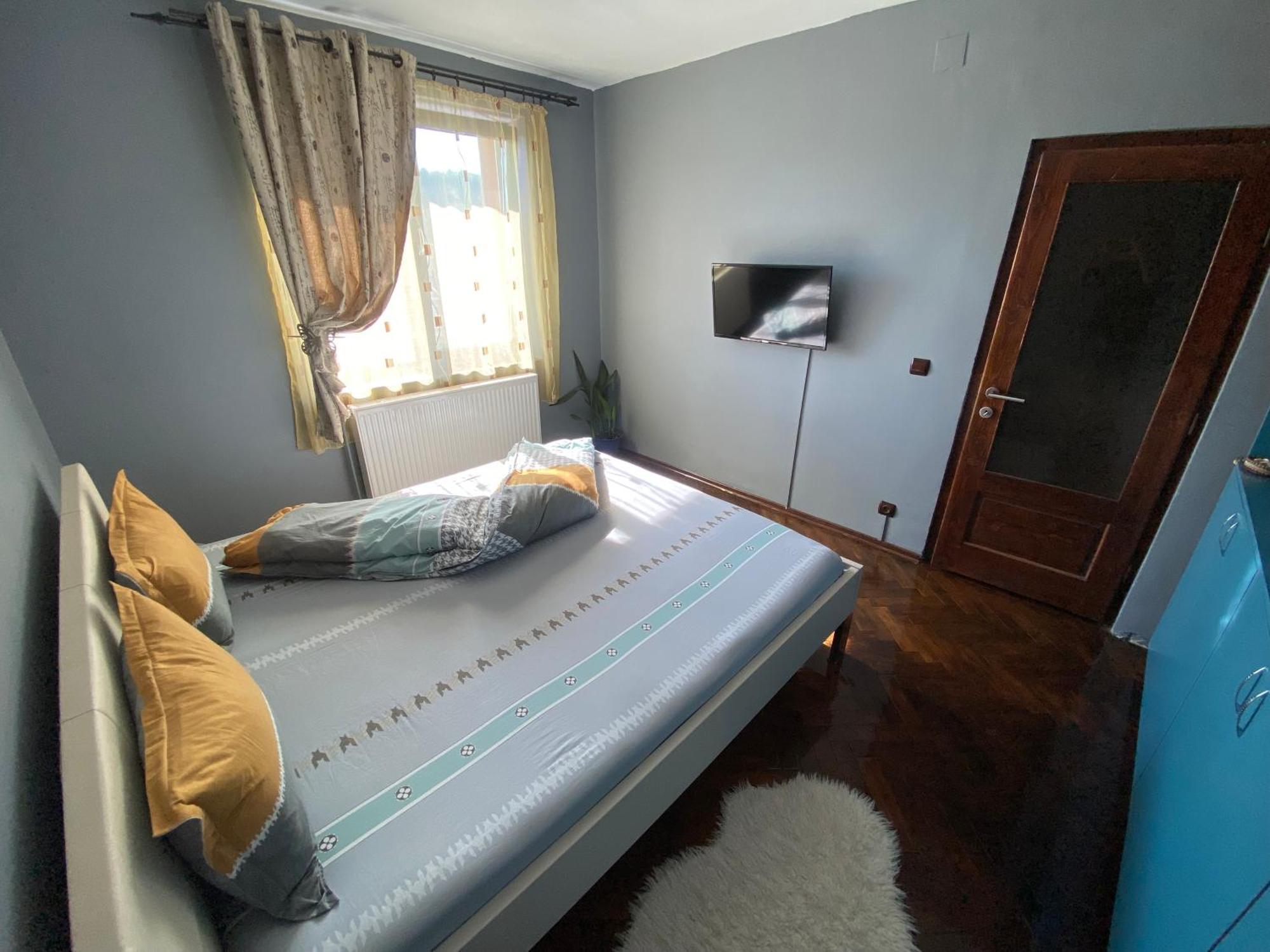 Comfort Home Apartment 2 Petrozsény Kültér fotó